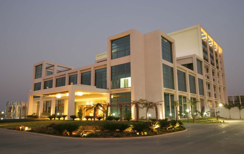 Le Meridien Nagpur Hotel Exterior photo