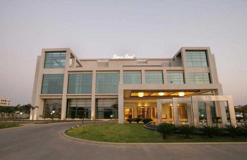 Le Meridien Nagpur Hotel Exterior photo